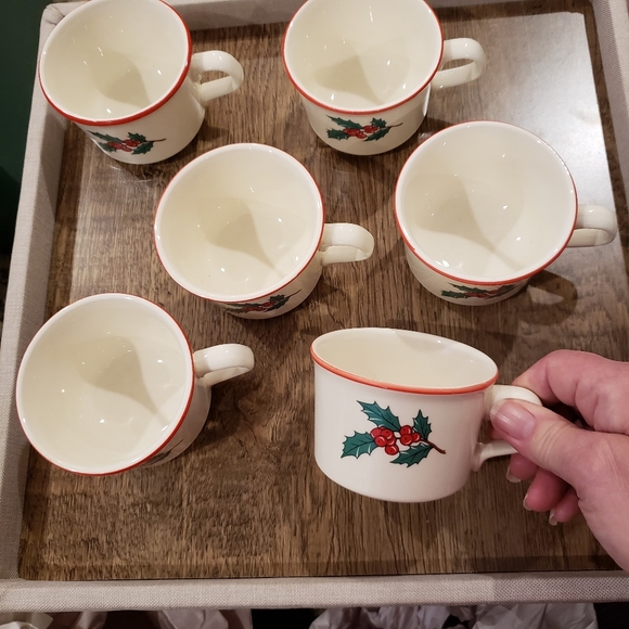 Taylor and Smith 6-Holly & berries Christmas cups. 2&1/2" tall and 3&1/2 wide - Picture 3 of 10
